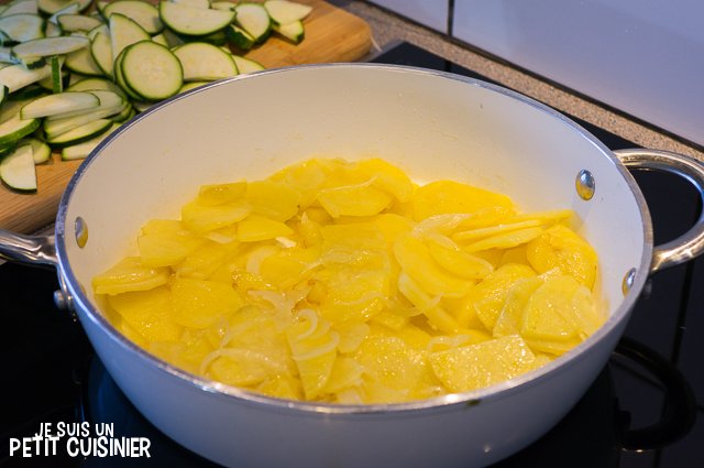 Poêlée de courgettes, oignons et pommes de terre aux œufs (cuisson des pommes de terre)