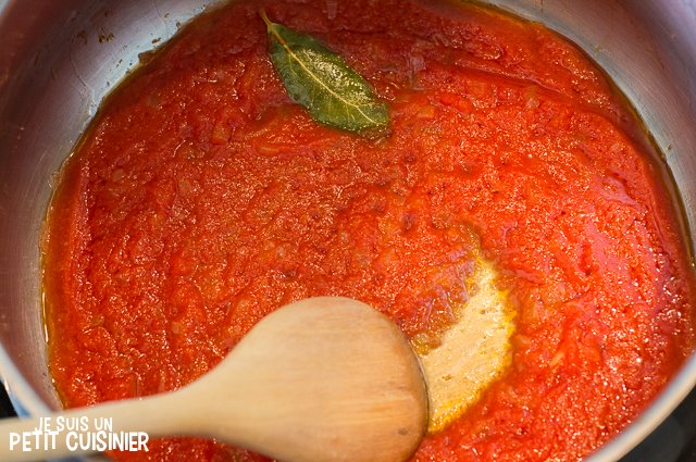Riz à la sauce tomate (sauce prête)