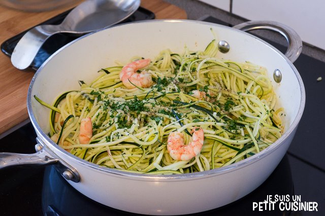 Spaghettis de courgettes aux crevettes (faire sauter)
