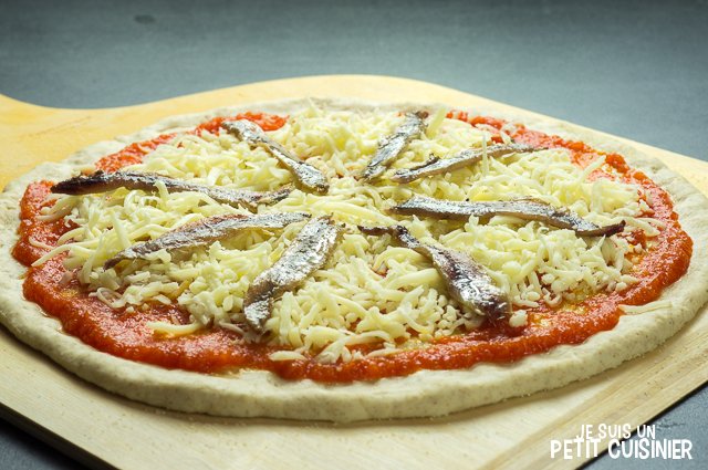 Pizza aux anchois (filets d'anchois)