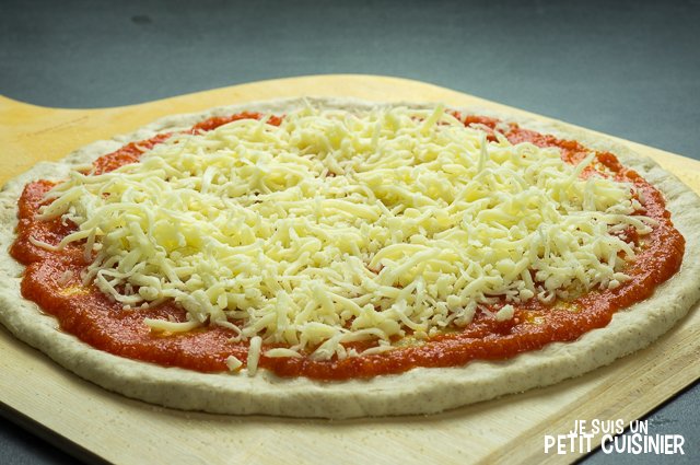 Pizza aux anchois (tomate et mozzarella)
