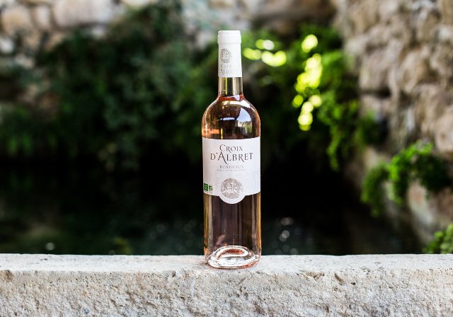 Vin rosé Croix d’Albert.