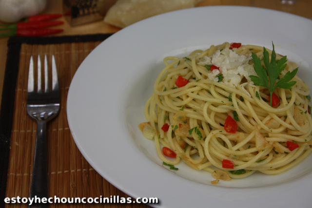 Spaghettis à l'ail, huile d'olive et piment