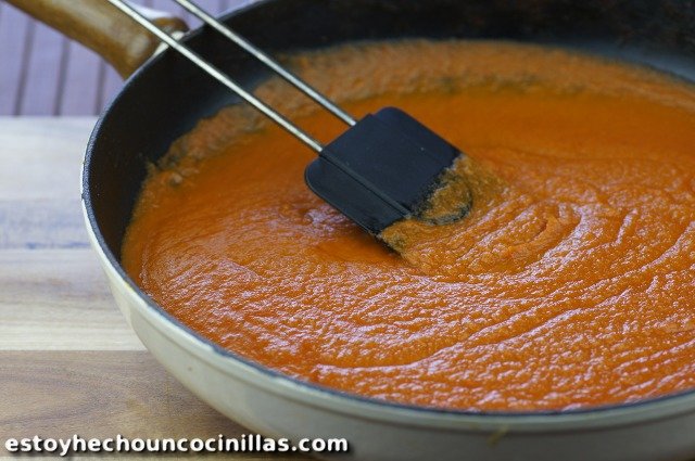Comment préparer la sauce tomate frito.