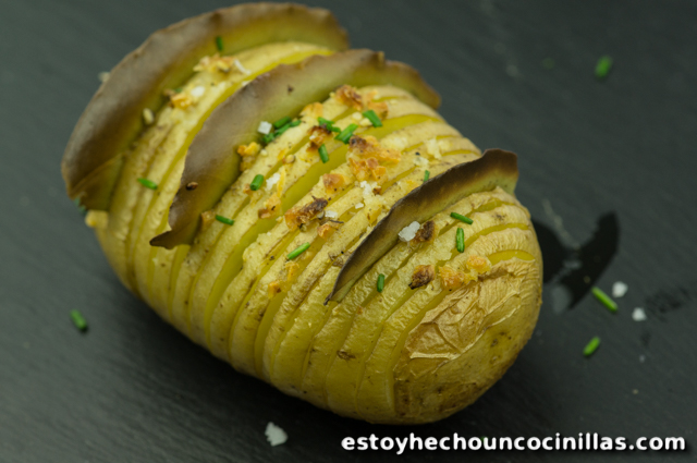 Hasselback potatoes (pommes de terre rôties à la suédoise)