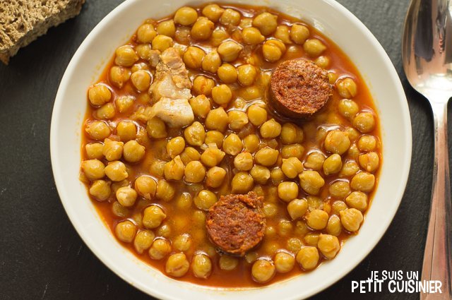 Recette de pois chiches au chorizo. Cuisine espagnole