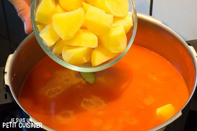 Ragoût de pommes de terre à la seiche. Cuisine espagnole