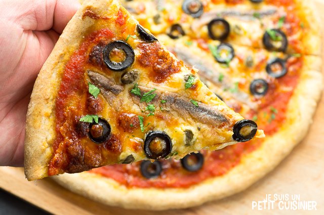 Pizza aux anchois (portion)