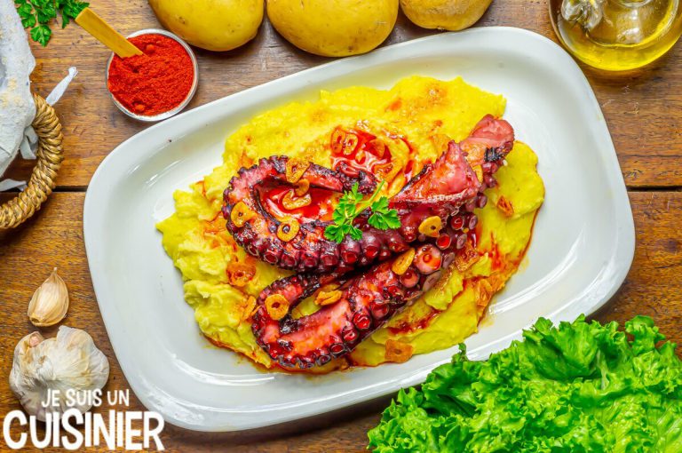 Recette de poulpe à la plancha à l'ail et au paprika sur une purée de