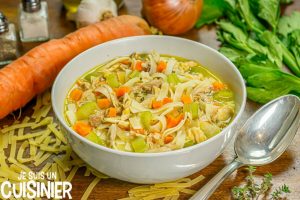 Chicken noodle soup (soupe de poulet aux légumes et nouilles)