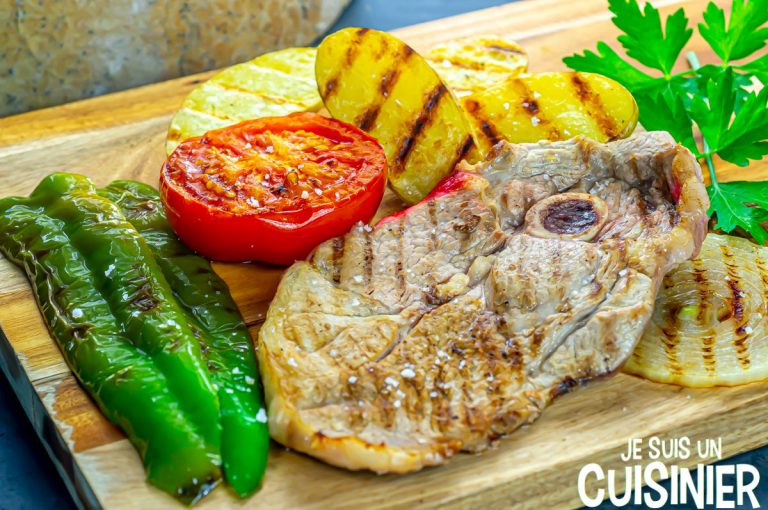 Recette de tranches de gigot d'agneau au barbecue et légumes grillés
