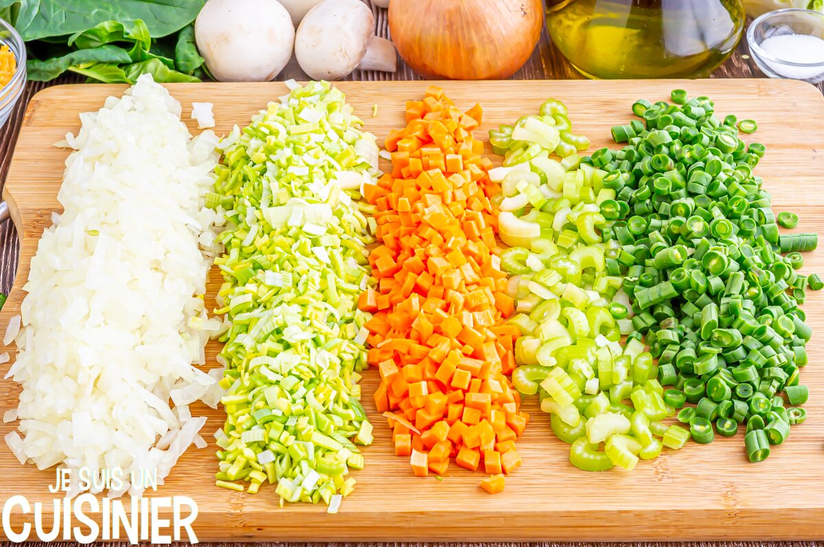 Soupe de légumes (couper les légumes)
