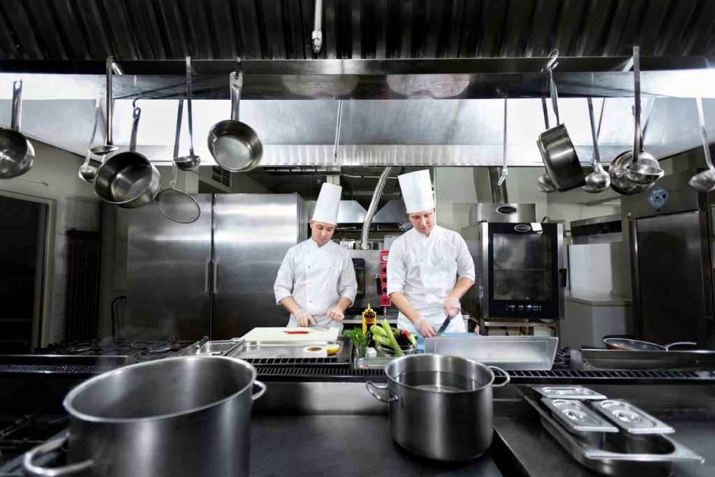 Quels sont les meilleurs matériaux pour un équipement de cuisine professionnelle ? | Euroscola