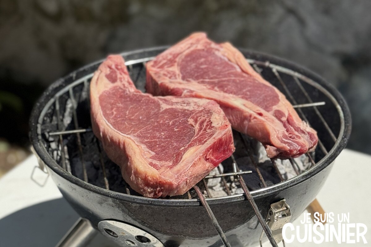 Cuisson de la côte de bœuf au barbecue